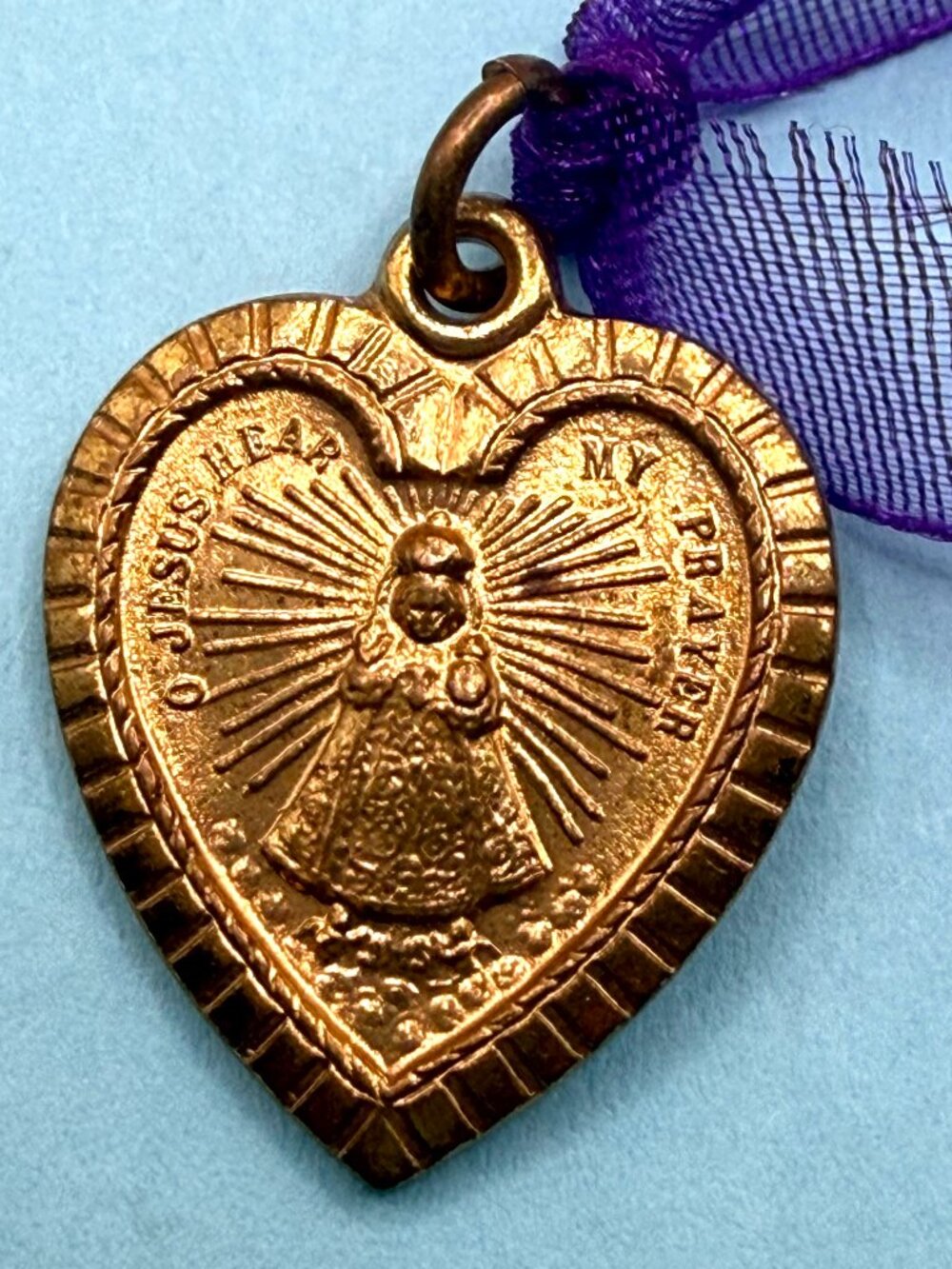 Vintage Old Gold Tone Infant of Prague Heart Religious Catholic Medal Pendant
